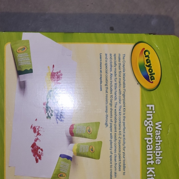 New In Box Crayola Stage 1 Washable Fingerpaint Paint KIT Set 4 TUBES & 10 PAGES - Picture 4 of 7